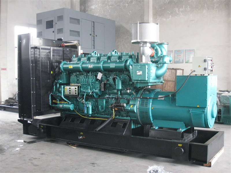 华容200KW 柴油发电机的油耗是多少？