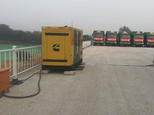 华容电力系统的稳定性和设备兼容性如何影响发电机组的频率规格？