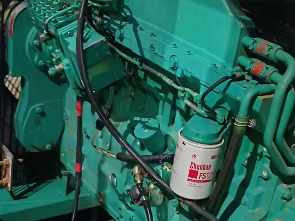 华容如何确定新的发电机组控制系统是否与原系统兼容？